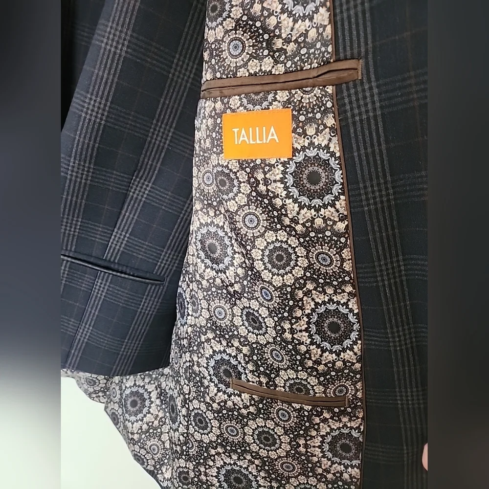Tallia Men's 2-Pc Suit 42R Navy Gray Burgundy Plaid Wool Blend Blazer & Vest